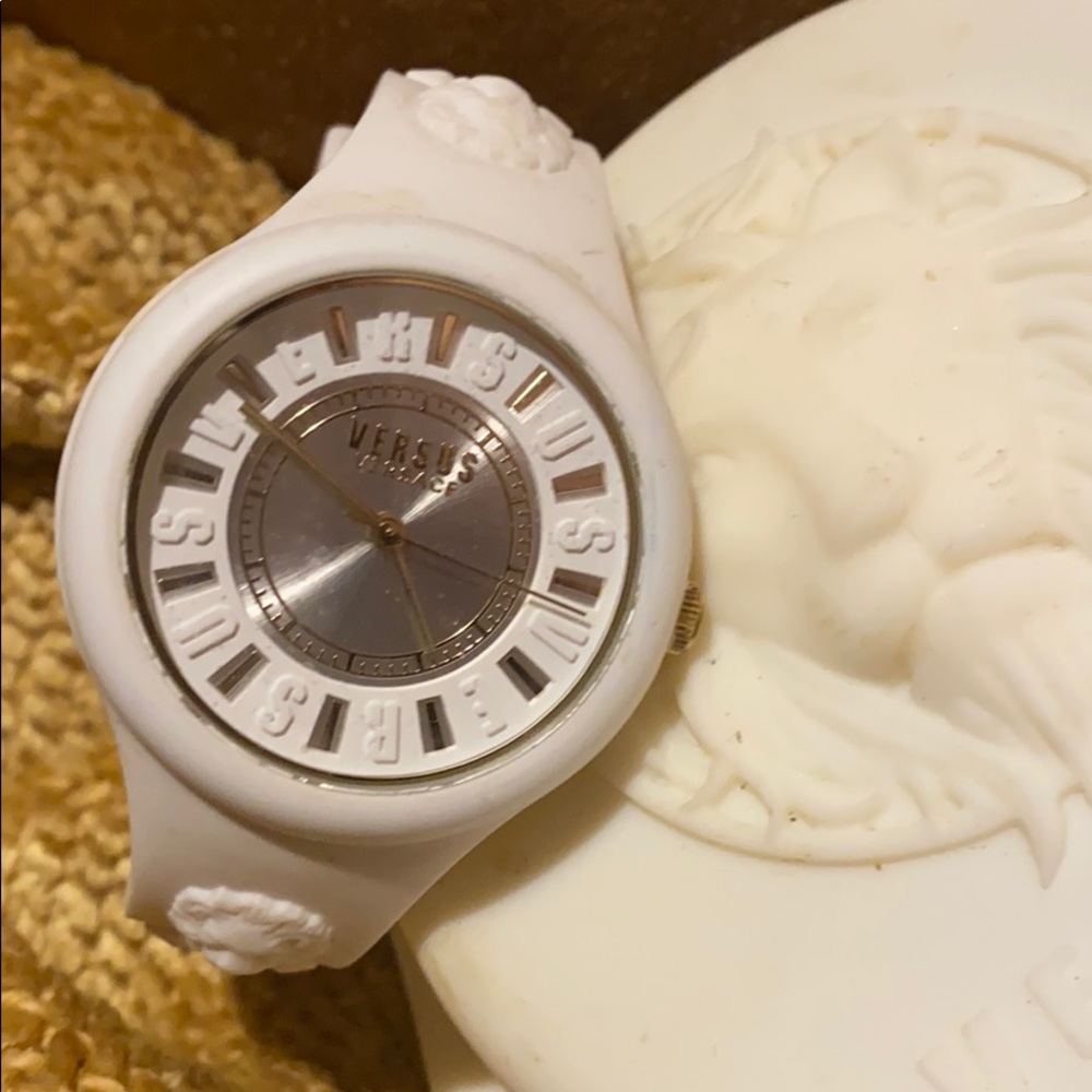 Versace watch - Picture 2 of 3